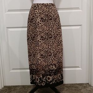 Medium KIM ROGERS SKIRT 😍